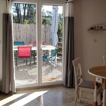Gite L'Escale Provencale La Caravane Esterno foto