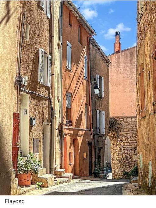 L'escale Provencale * La Caravane